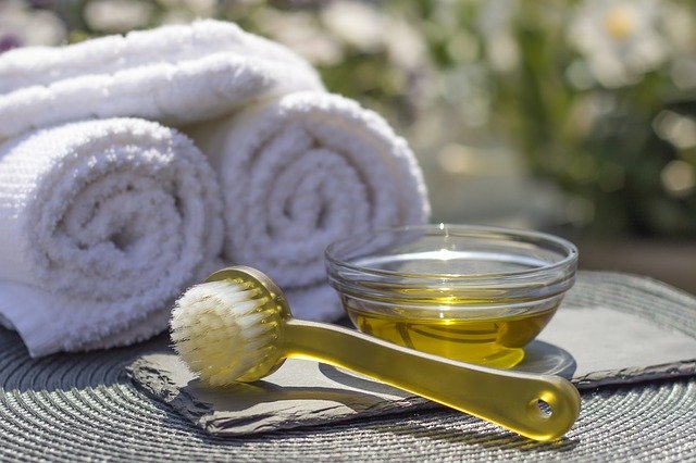 Szczotka do masażu na sucho – jakie są zalety jej używania?
