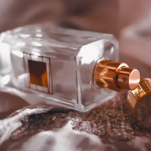 Tajemnice perfum arabskich: Historia i tradycja w świecie orientalnych zapachów